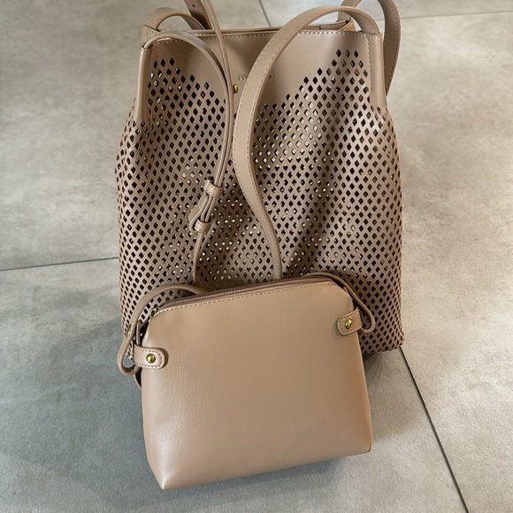 Tan leather shoulder bag - Picture 3 of 6
